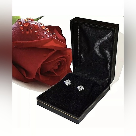 4.00 Ct Princess Cut VVS1/D Lab Created Solitare Stud Earrings 7mm Push Back - Picture 6 of 8